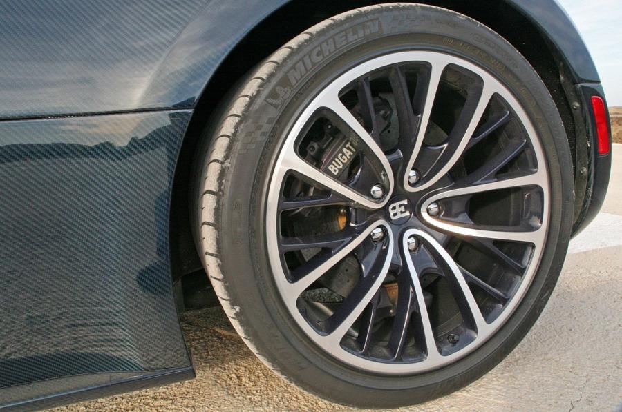  Bugatti Veyron 16.4 Super Sport 2011 года  (фото 29 из 43)